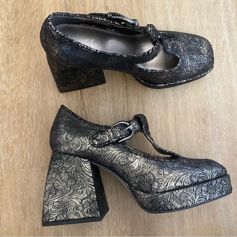 Circus NY Kay Mary Janes Metallic Pumps Silver and Black size 8